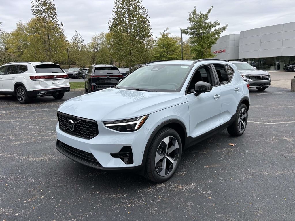 New 2026 Volvo XC40 B5 Plus SUV