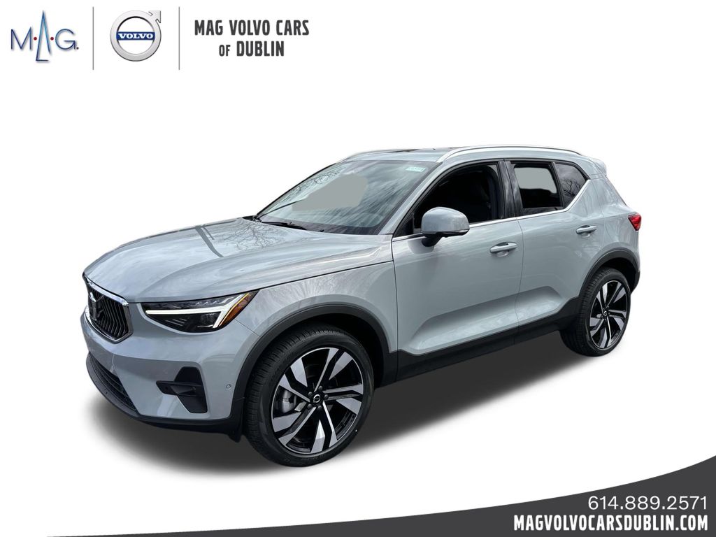 2025 Volvo XC40 photo 3