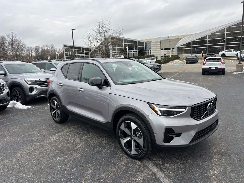 2026 Volvo XC40 Plus's photo