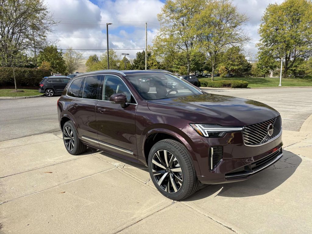 2026 Volvo XC90 Core's photo