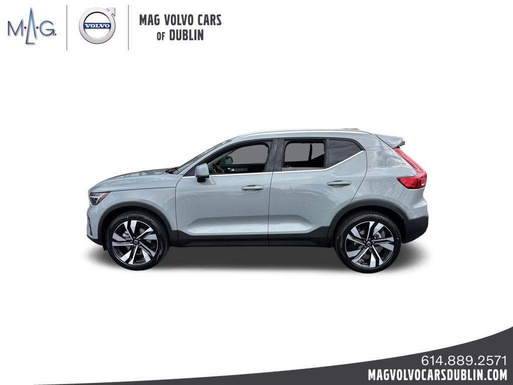 2025 Volvo XC40 Plus photo 3