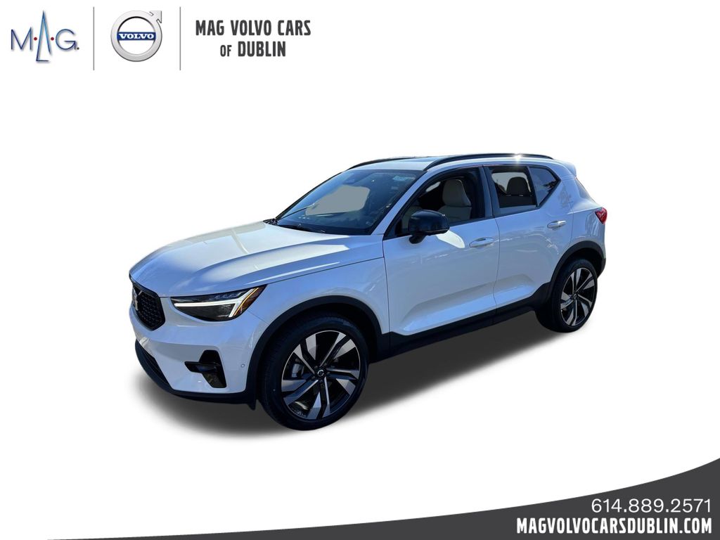 2025 Volvo XC40 Plus photo 3