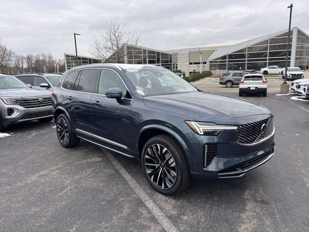 2026 Volvo XC90 Plus's photo