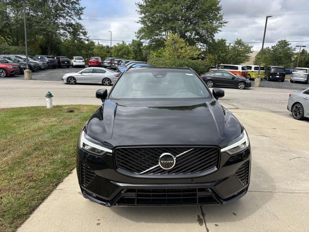 2026 Volvo XC60 B5 Plus photo 2