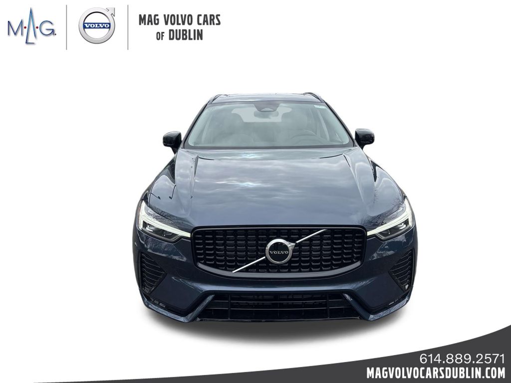 2025 Volvo XC60 B5 Core photo 2