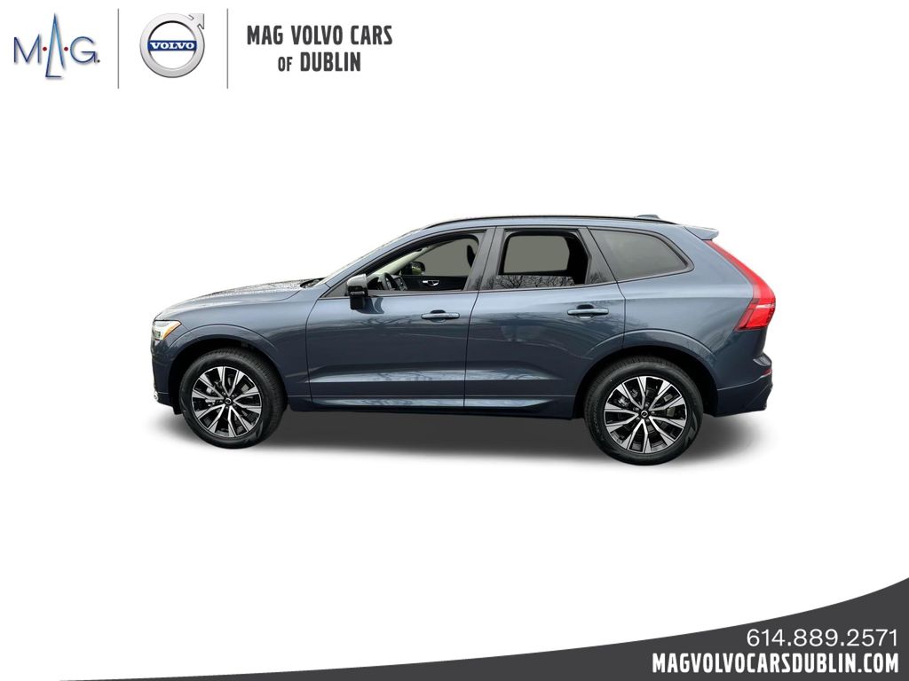 2025 Volvo XC60 B5 Core photo 4