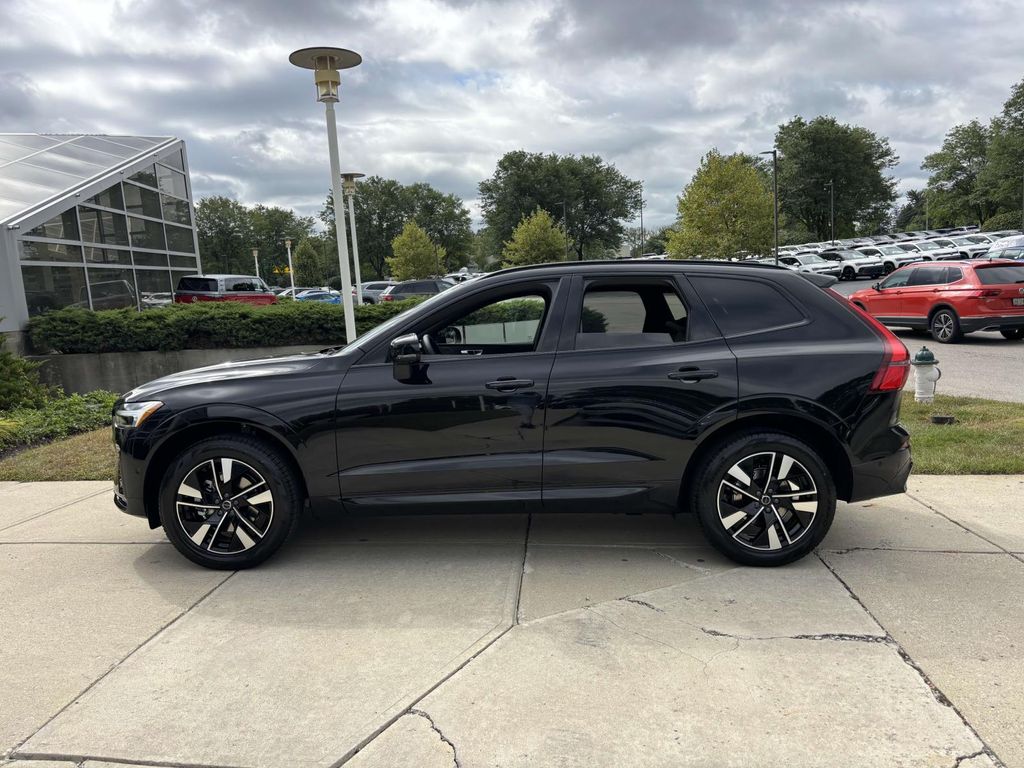 2026 Volvo XC60 B5 Plus photo 4