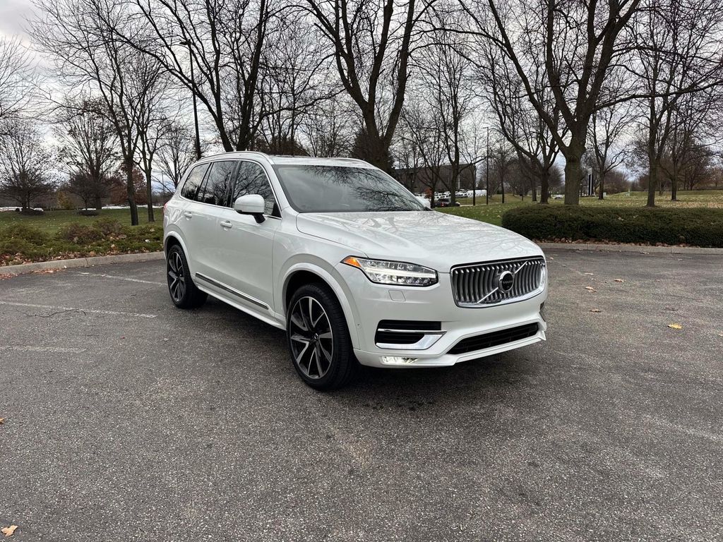 2023 Volvo XC90 Plus's photo