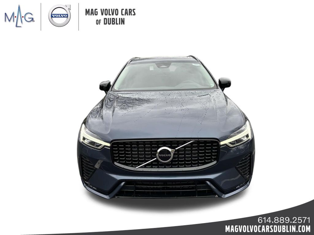 2025 Volvo XC60 B5 Core photo 2