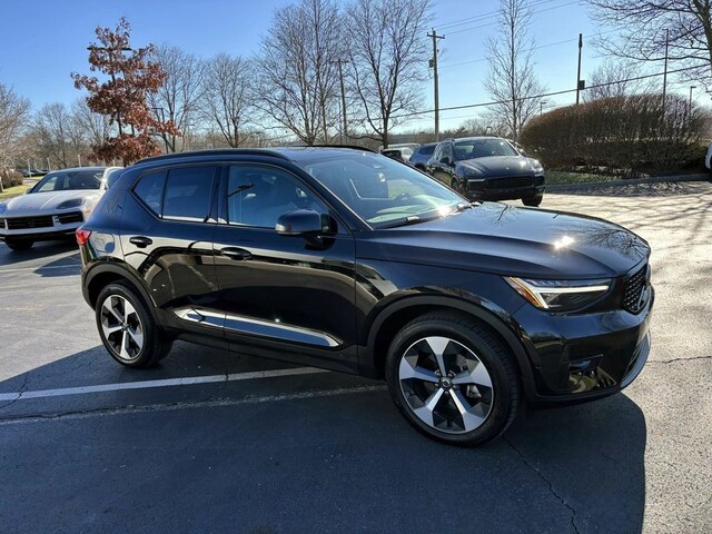 2025 Volvo XC40 B5 Plus Dark Theme Sport Utility