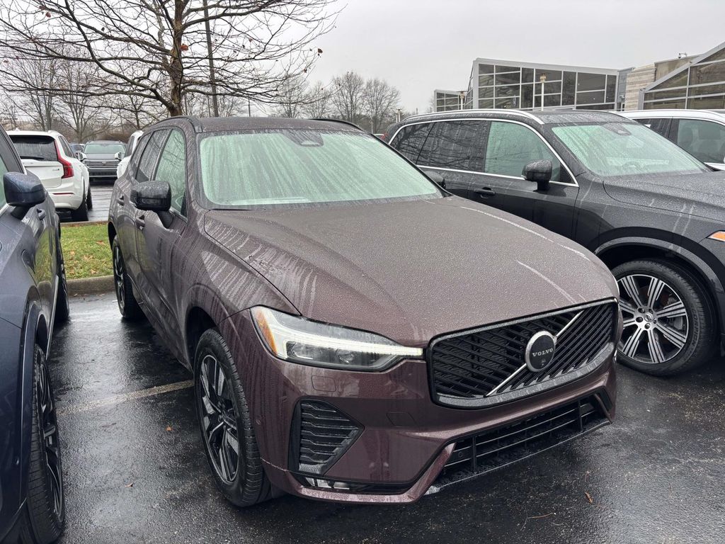 2026 Volvo XC60 Plus's photo
