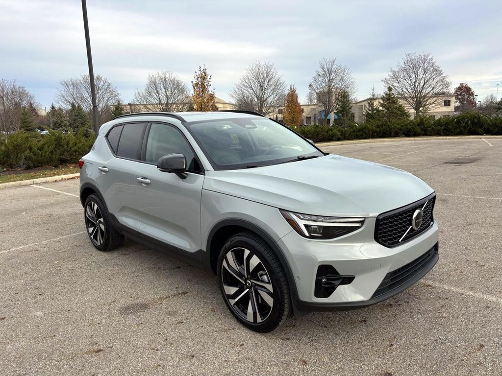 2025 Volvo XC40 Ultra's photo