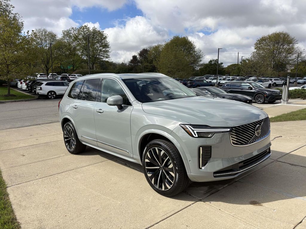 2026 Volvo XC90 Plus's photo