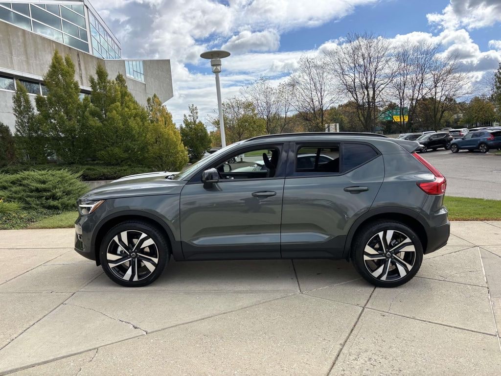 New 2026 Volvo XC40 B5 Ultra SUV