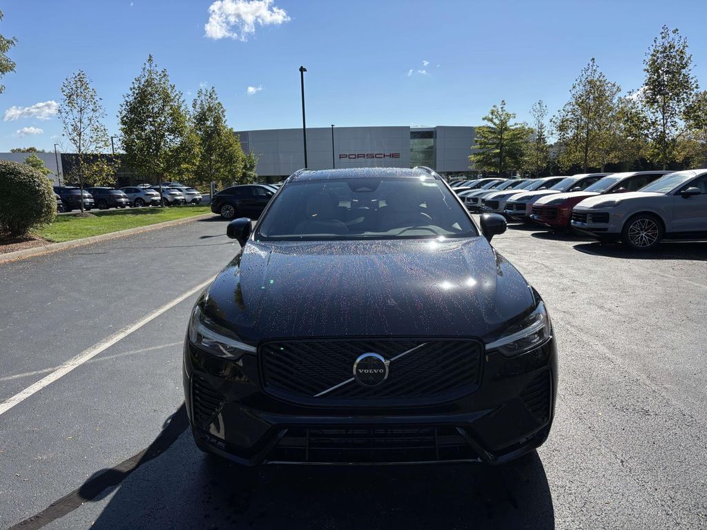 2026 Volvo XC60 B5 Plus photo 2