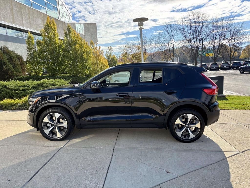 Used 2023 Volvo XC40 B5 Plus Dark Theme Sport Utility