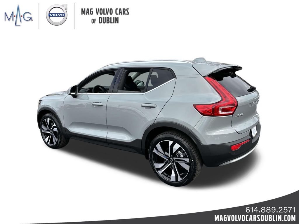 2025 Volvo XC40 Plus photo 4