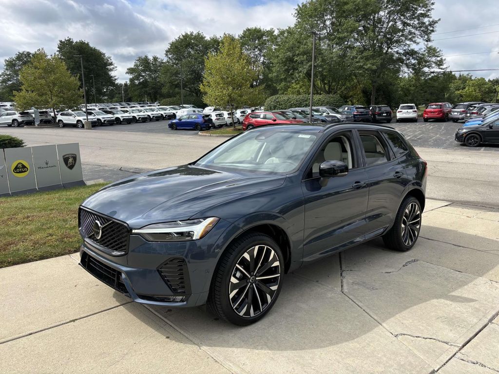2026 Volvo XC60 B5 photo 3