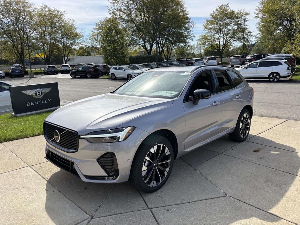 2026 Volvo XC60 B5 Plus photo 2