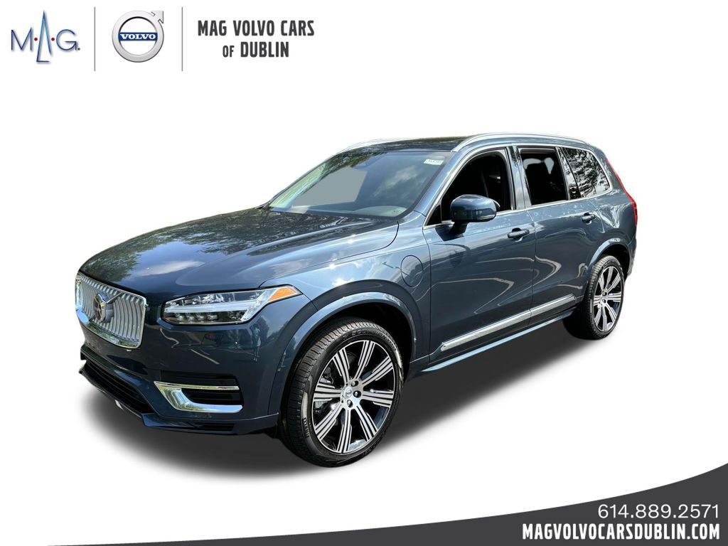 2025 Volvo XC90 T8 Core photo 3