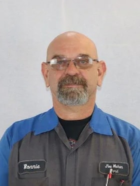 Staff member Ronnie Burnette from ID_5c36c1