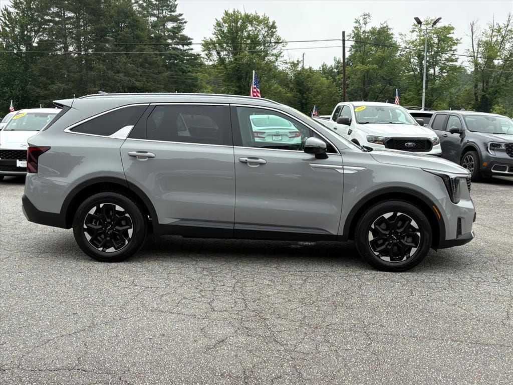 Used 2025 Kia Sorento S SUV