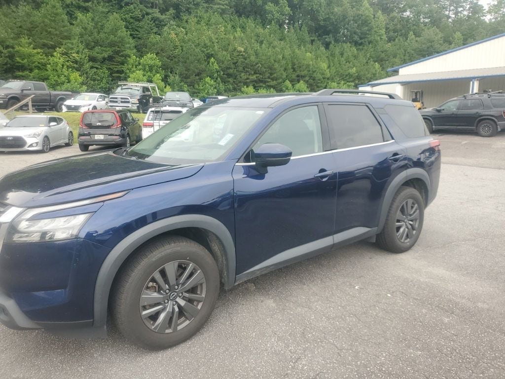 2023 Nissan Pathfinder SV