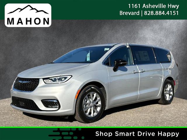 2026 Chrysler Pacifica Limited's photo