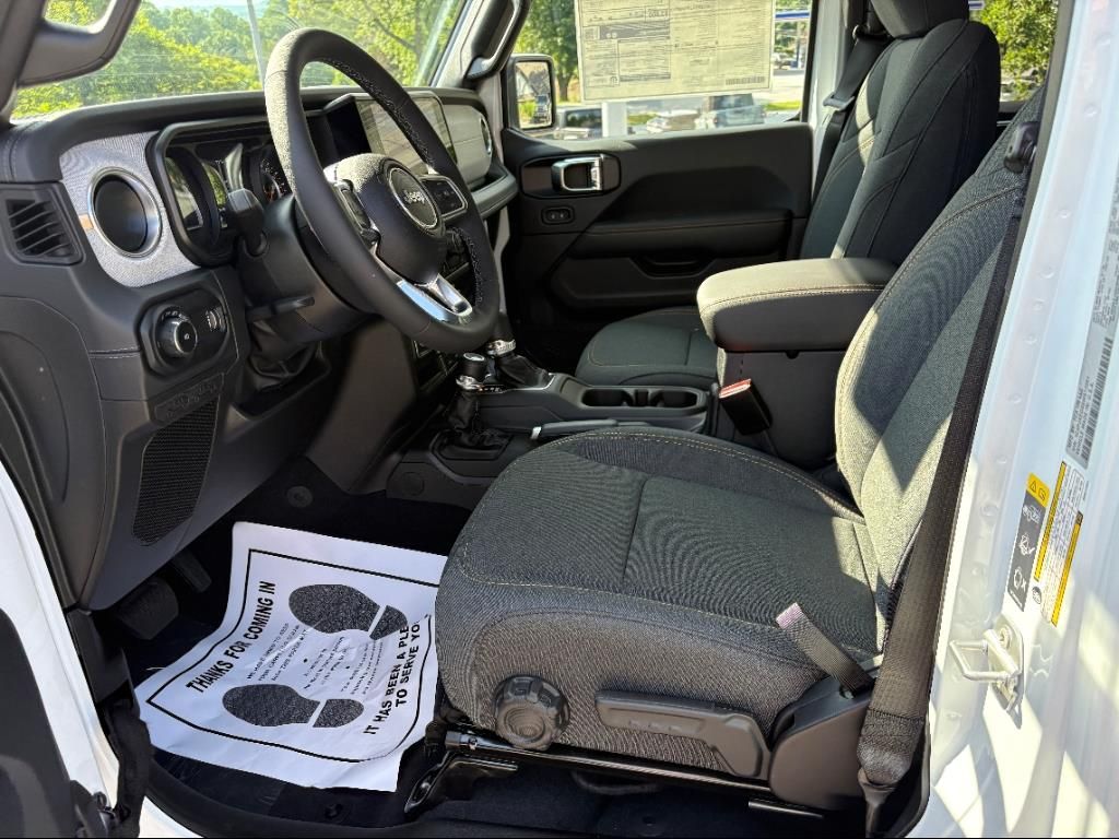 2025 Jeep Wrangler 4-Door Sahara - Photo 10