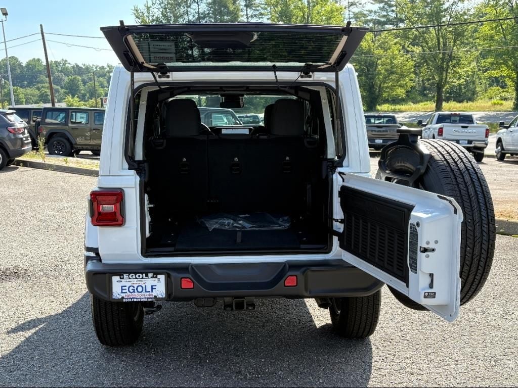 2025 Jeep Wrangler 4-Door Sahara - Photo 12