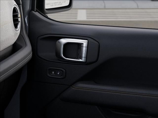 2025 Jeep Wrangler 4-Door Sahara - Photo 25