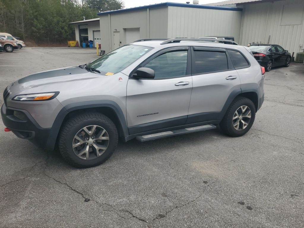 2018 Jeep Cherokee SUV 