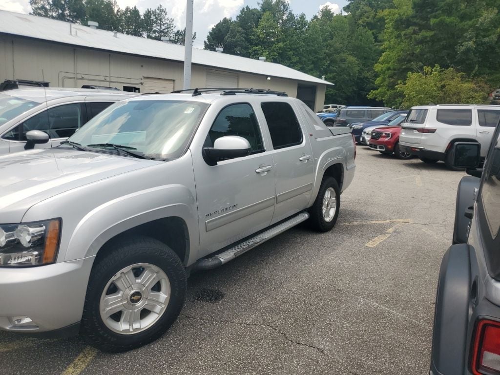 Silver Ice Metallic 2012 Chevrolet Avalanche Pickup Truck Four-Wheel Drive 6-Speed Automatic