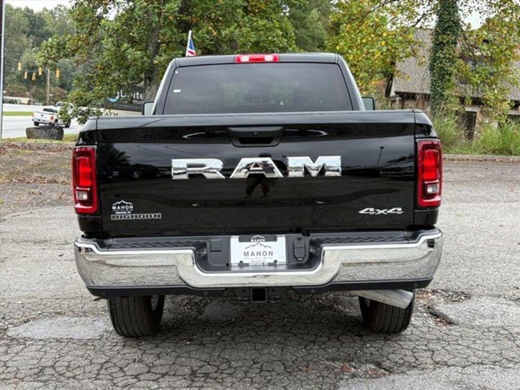 New 2026 Ram 2500 BIG HORN CREW CAB 4X4 6'4 BOX Pickup