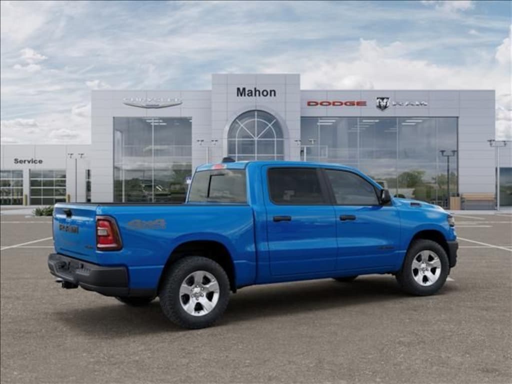 New 2026 Ram 1500 TRADESMAN CREW CAB 4X4 5'7 BOX Pickup