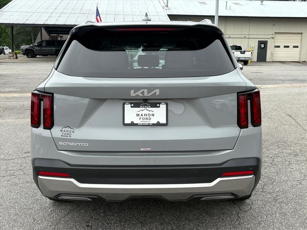 Used 2025 Kia Sorento S SUV