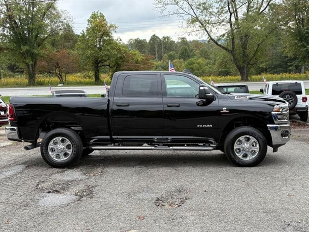 New 2026 Ram 2500 BIG HORN CREW CAB 4X4 6'4 BOX Pickup