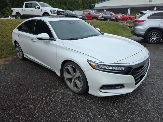 2019 Honda Accord Touring 2.0T photo 2