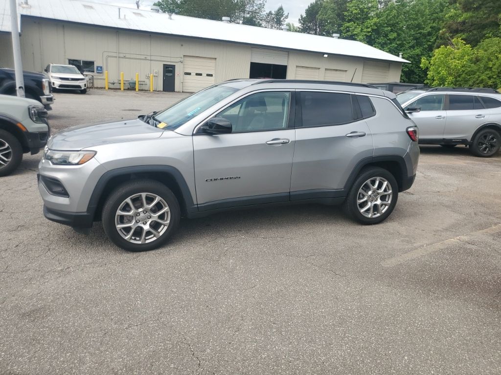 2022 Jeep Compass Latitude Lux 4X4's photo