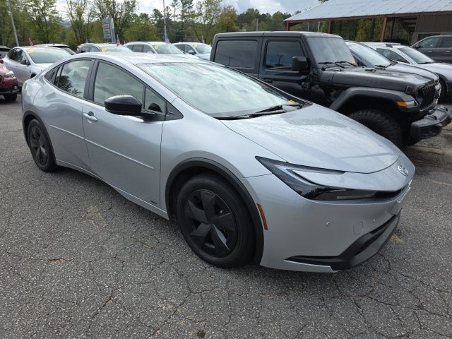 2023 Toyota Prius LE photo 2