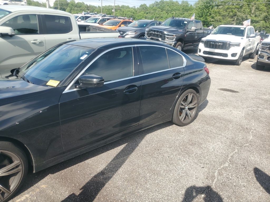 2021 BMW 3 Series 330i xDrive Sedan's photo