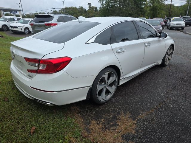2019 Honda Accord Touring 2.0T photo 3