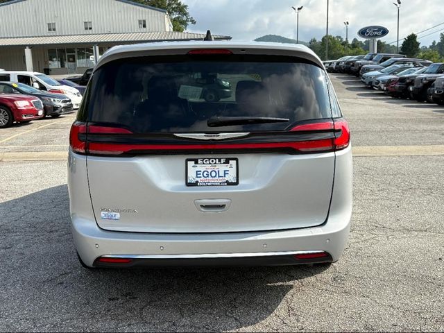 2023 Chrysler Pacifica Touring L photo 4