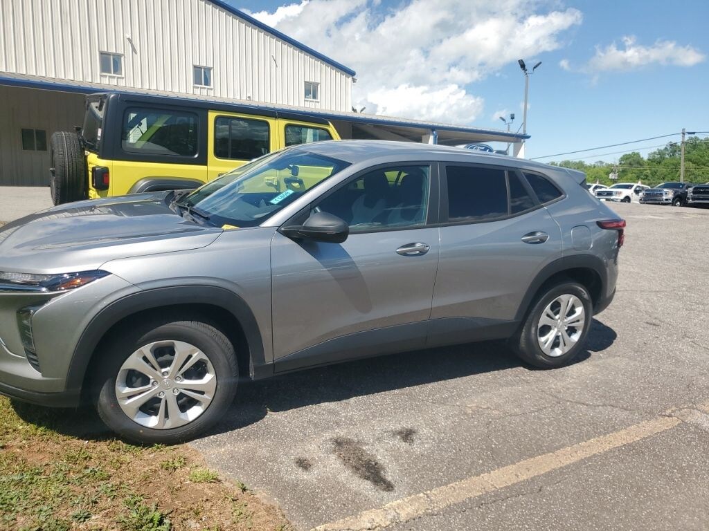 Used 2024 Chevrolet Trax LS SUV