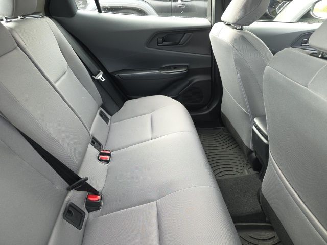2023 Toyota Prius LE photo 3