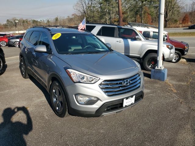 2016 Hyundai Santa Fe SE photo 2