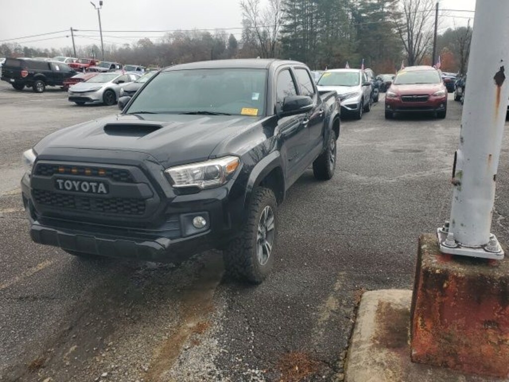 Used 2017 Toyota Tacoma Truck
