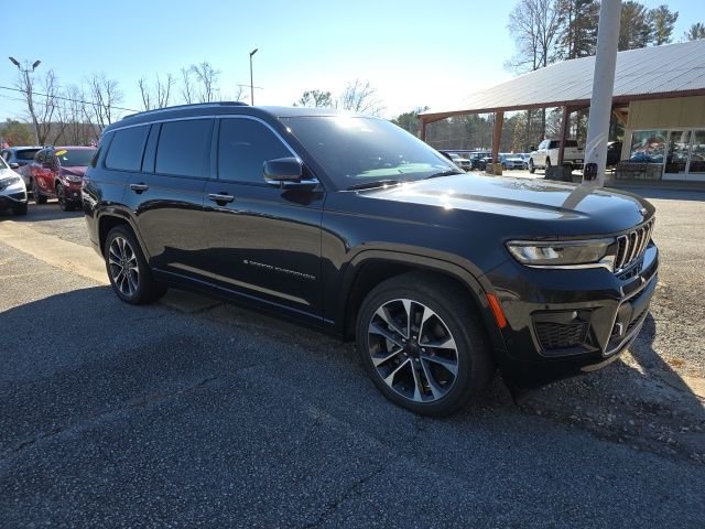 2022 Jeep Grand Cherokee Overland photo 2
