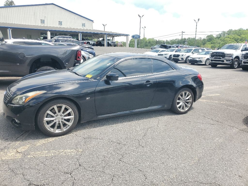2015 INFINITI Q60 Convertible Base