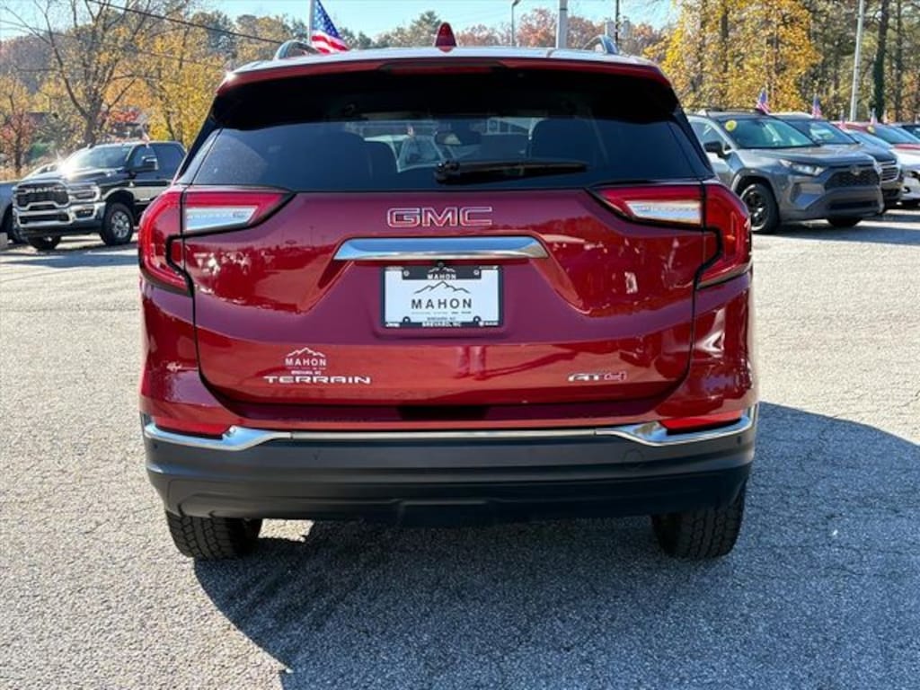 Used 2022 GMC Terrain AT4 SUV